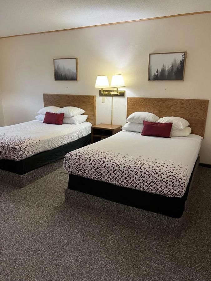 Northwoods Motel Ladysmith Екстериор снимка