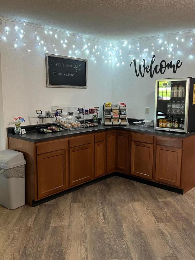 Northwoods Motel Ladysmith Екстериор снимка
