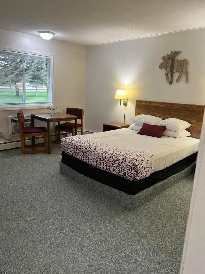 Northwoods Motel Ladysmith Екстериор снимка