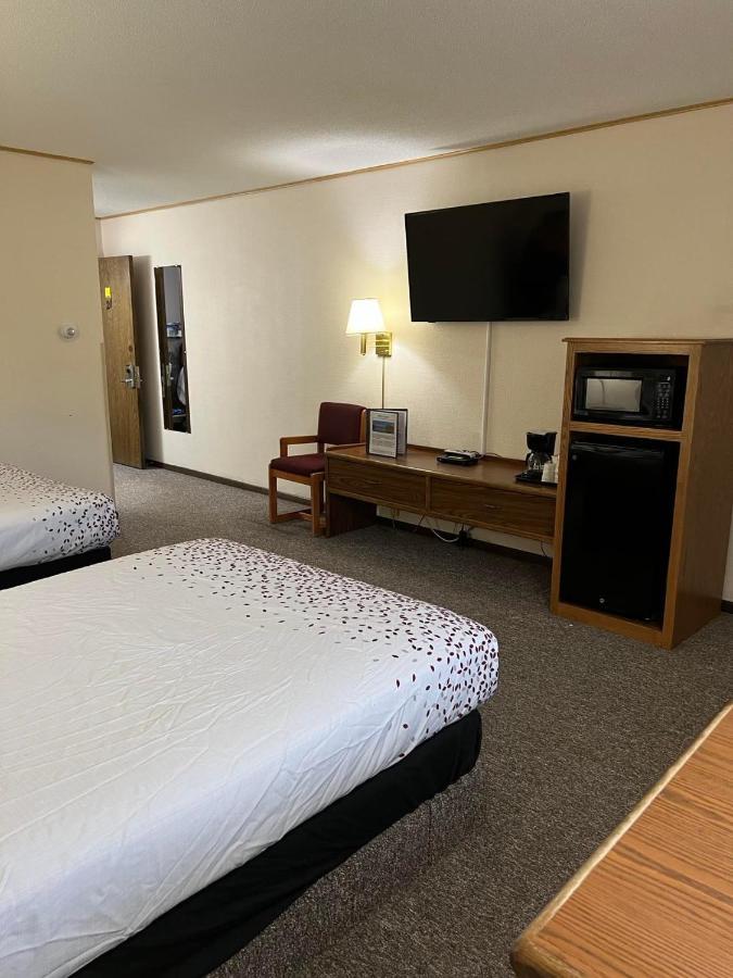 Northwoods Motel Ladysmith Екстериор снимка